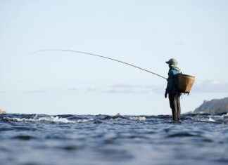 How to Attach an Action Camera to a Fishing Rod for Unique Underwater Footage How to Attach an Action Camera to a Fishing Rod for Unique Underwater Footage