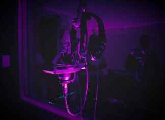 How to Set Up a Wireless Microphone for Live Streaming on an Action Camera How to Set Up a Wireless Microphone for Live Streaming on an Action Camera